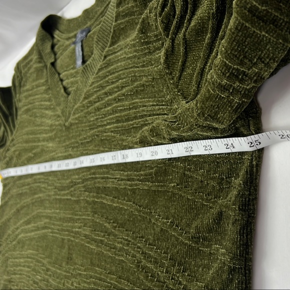 AnyBody Olive Green Chenille V-Neck 3D Textured Long Sleeve Sweater Size L - Picture 8 of 12